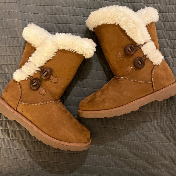 Magellan Outdoors Shoes Host Pick Euc Magellan Outdoors Faux Fur